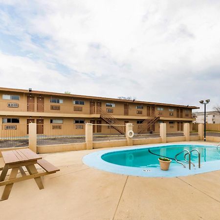 Oyo Hotel San Antonio Lackland Afb Seaworld Hwy 90 W Eksteriør bilde