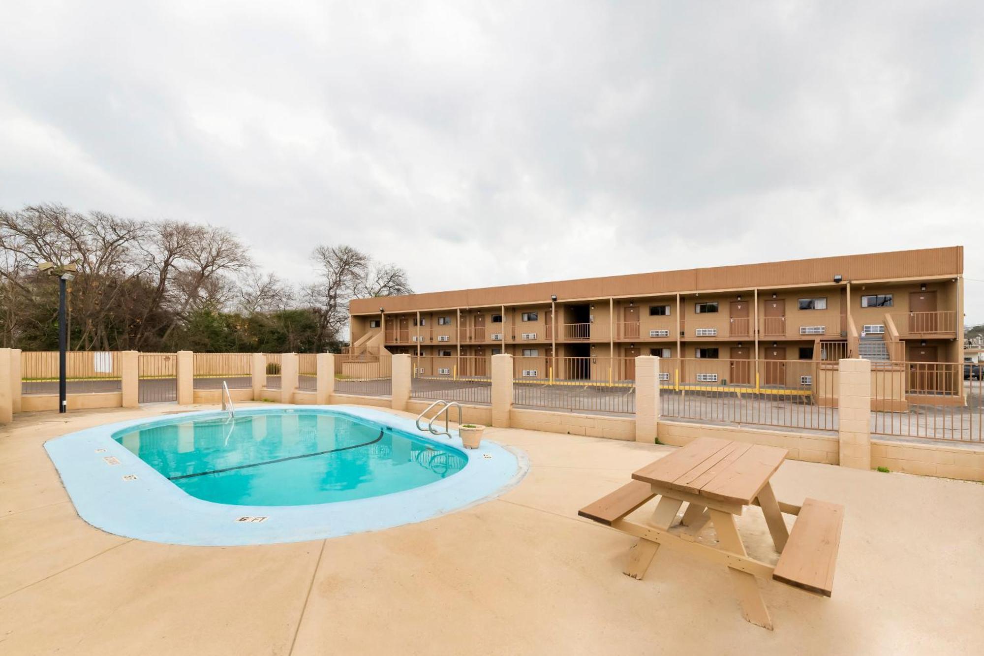 Oyo Hotel San Antonio Lackland Afb Seaworld Hwy 90 W Eksteriør bilde